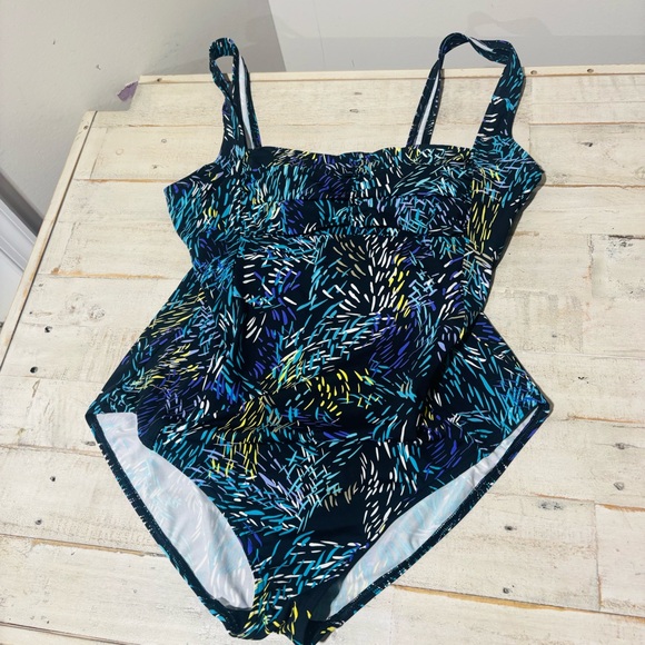 Calvin Klein Other - ❤️Calvin Klein Geometric One Piece Swimsuit-Sz M (8-10)